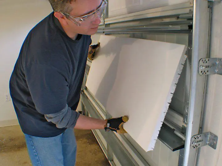 Emergency garage door installation Image